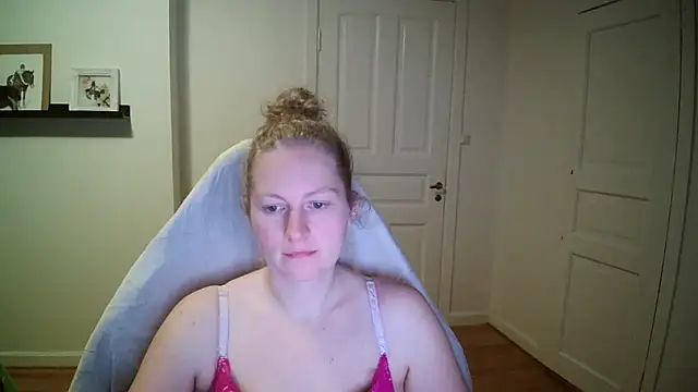 Girlnina-1995 online show from 10/28/25, 10:45