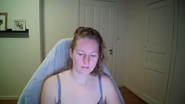 Girlnina-1995 online show from 10/31/25, 07:42