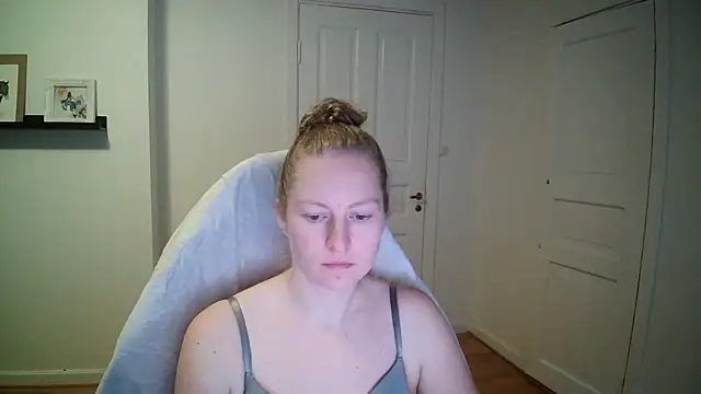 Girlnina-1995 online show from 11/06/25, 11:33