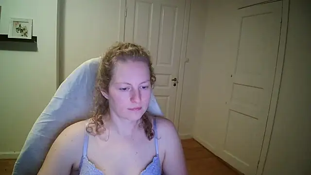 Girlnina-1995 online show from 12/01/25, 09:53