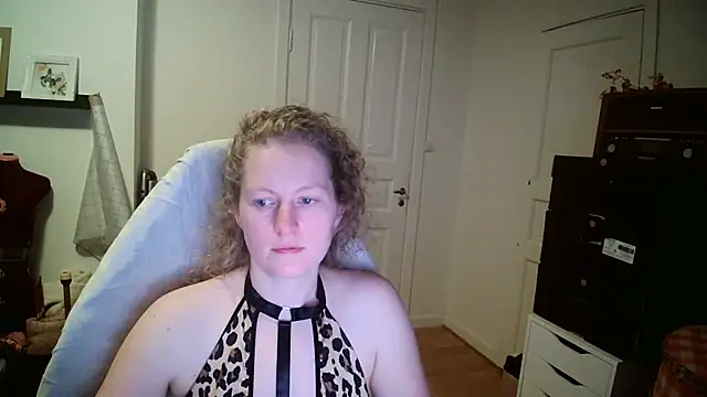 Girlnina-1995 online show from 12/15/25, 07:18