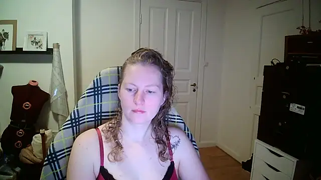 Girlnina-1995 online show from 01/14/26, 05:46