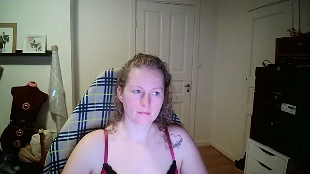 Girlnina-1995 online show from 01/14/26, 05:51