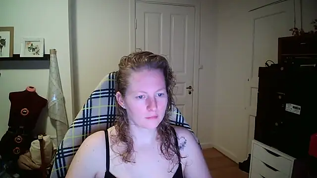 Girlnina-1995 online show from 01/19/26, 06:39