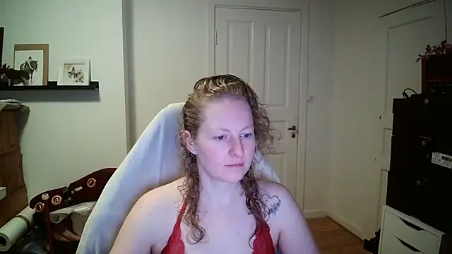 Girlnina-1995 online show from 02/17/26, 07:27