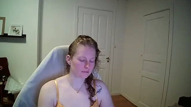 Girlnina-1995 online show from 03/09/26, 07:56