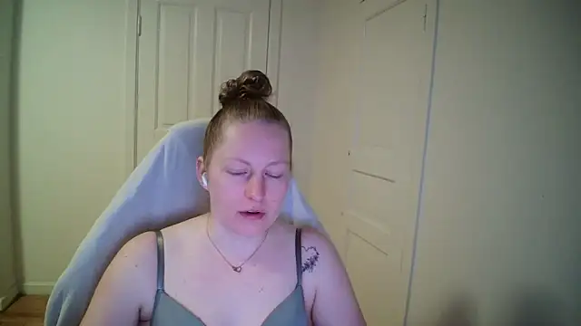 Girlnina-1995 online show from 03/30/26, 07:31