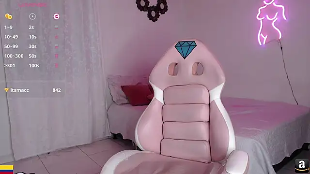 luzesmeraldaw online show from 02/12/25, 03:49