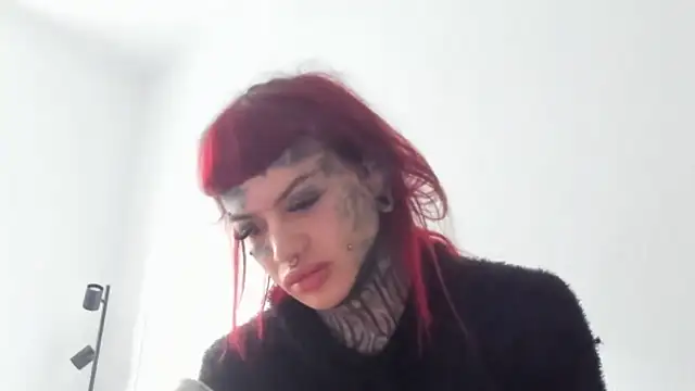 Snapshot of tamarapervert chatting on 01/17/26, 01:27 tamarapervert online show from 01/17/26, 01:27