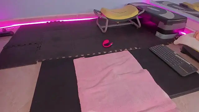 Snapshot of liagirl_cute chatting on 03/07/25, 03:51 liagirl cute online show from 03/07/25, 03:51