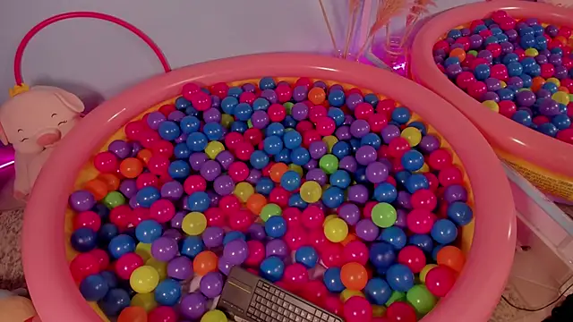 Snapshot of liagirl_cute chatting on 03/07/25, 06:57 liagirl cute online show from 03/07/25, 06:57