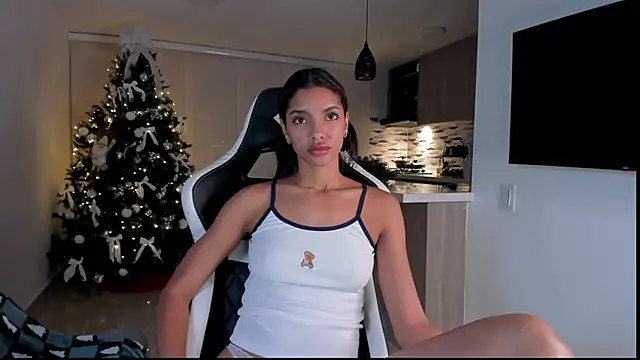 liagirl cute online show from 12/18/25, 05:35