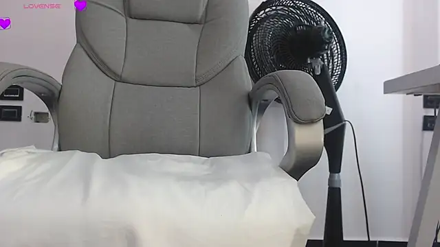 kimara lion online show from 12/17/25, 03:23