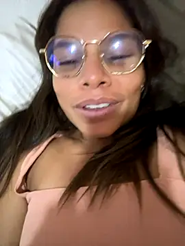 Snapshot of ROUSSH chatting on 09/08/25, 11:15 ROUSSH online show from 09/08/25, 11:15