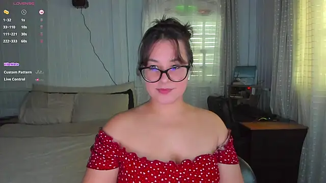Snapshot of anna_love_hot chatting on 05/11/26, 07:00 anna love hot online show from 05/11/26, 07:00