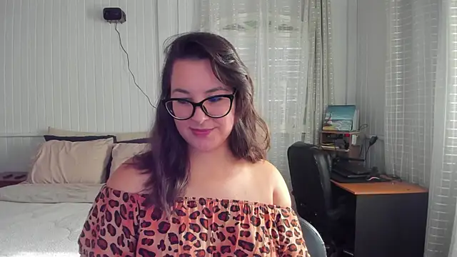 Snapshot of anna_love_hot chatting on 05/12/26, 06:49 anna love hot online show from 05/12/26, 06:49
