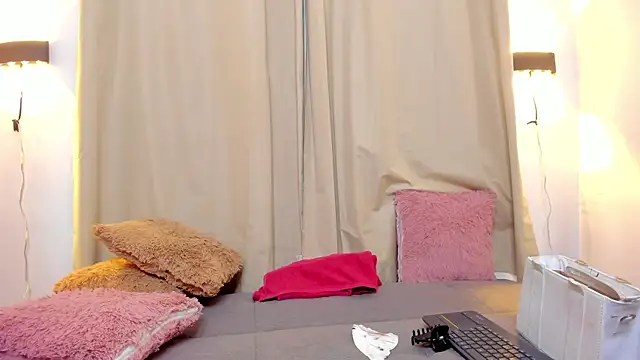 Snapshot of LilyBrunette chatting on 07/16/26, 11:33 LilyBrunette online show from 07/16/26, 11:33