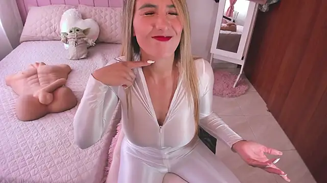 Snapshot of whitneyhot chatting on 02/19/25, 06:00 whitneyhot online show from 02/19/25, 06:00