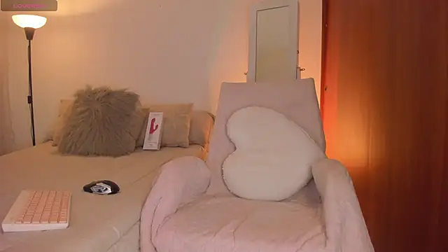 whitneyhot online show from 04/17/26, 11:35