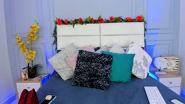 Karlagonzales  online show from 03/18/25, 05:53