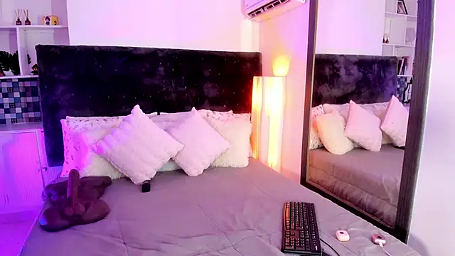 Karlagonzales  online show from 06/04/26, 06:47