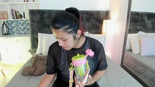 Snapshot of Karlagonzales_ chatting on 07/11/26, 06:43 Karlagonzales online show from 07/11/26, 06:43
