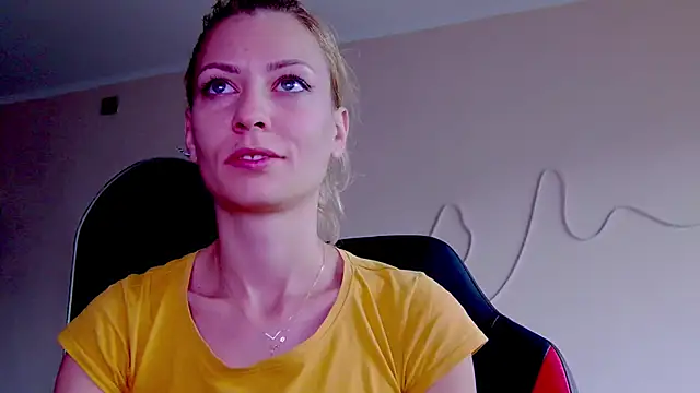 karo123421 online show from 10/15/25, 06:13