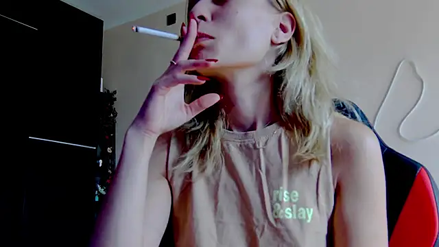 karo123421 online show from 10/17/25, 10:18