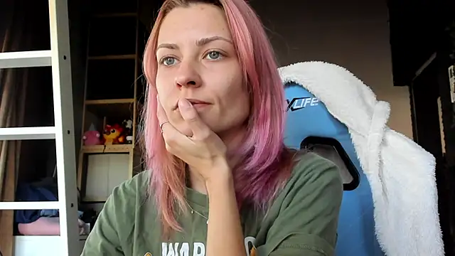 karo123421 online show from 10/27/25, 09:13