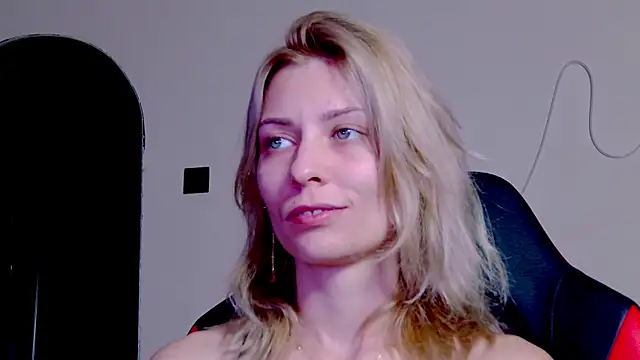 karo123421 online show from 11/04/25, 09:47