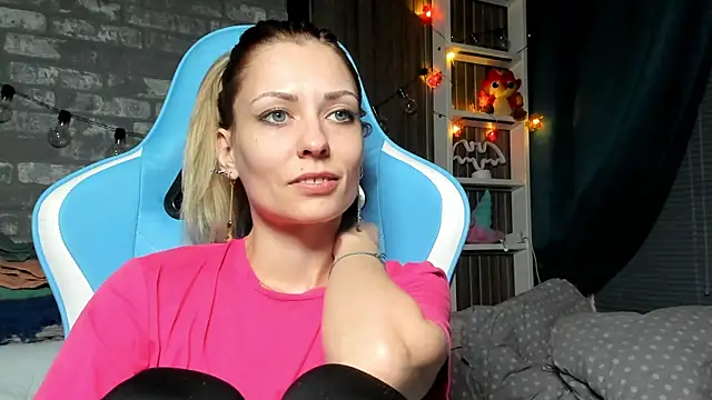 karo123421 online show from 12/15/25, 08:46