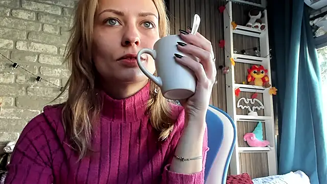 karo123421 online show from 12/17/25, 09:04