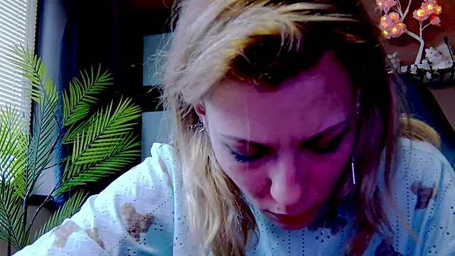 karo123421 online show from 12/20/25, 10:33