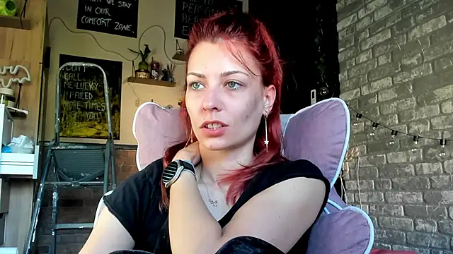 karo123421 online show from 05/18/26, 04:40