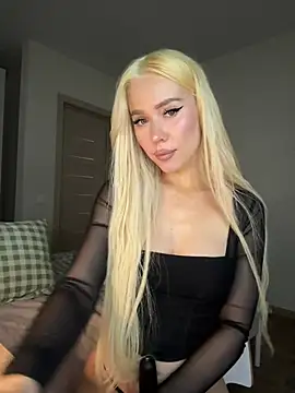 Snapshot of xDinnax chatting on 12/24/24, 07:11 xDinnax online show from 12/24/24, 07:11