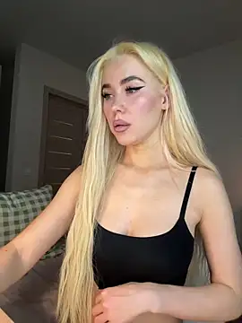 Snapshot of xDinnax chatting on 12/26/24, 02:48 xDinnax online show from 12/26/24, 02:48