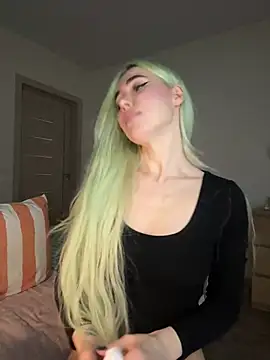 Snapshot of xDinnax chatting on 01/23/25, 04:48 xDinnax online show from 01/23/25, 04:48