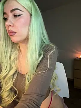 Snapshot of xDinnax chatting on 01/24/25, 11:15 xDinnax online show from 01/24/25, 11:15