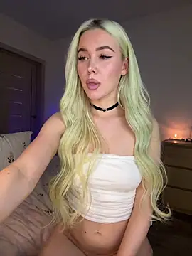 Snapshot of xDinnax chatting on 02/08/25, 04:47 xDinnax online show from 02/08/25, 04:47