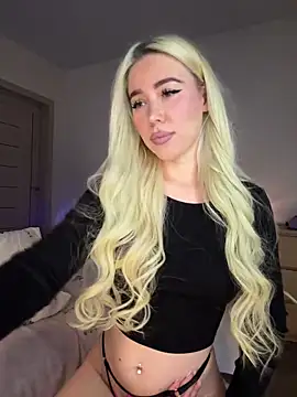 Snapshot of xDinnax chatting on 02/11/25, 02:02 xDinnax online show from 02/11/25, 02:02