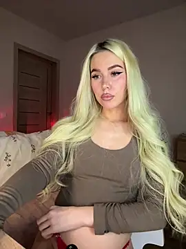 Snapshot of xDinnax chatting on 02/15/25, 11:25 xDinnax online show from 02/15/25, 11:25