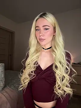 Snapshot of xDinnax chatting on 02/21/25, 04:37 xDinnax online show from 02/21/25, 04:37