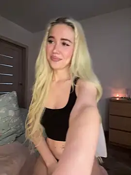 Snapshot of xDinnax chatting on 02/28/25, 07:15 xDinnax online show from 02/28/25, 07:15