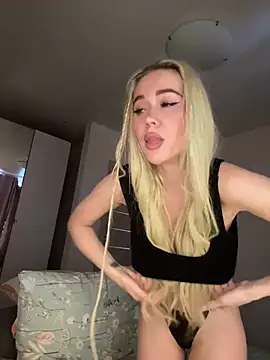 Snapshot of xDinnax chatting on 02/28/25, 11:47 xDinnax online show from 02/28/25, 11:47