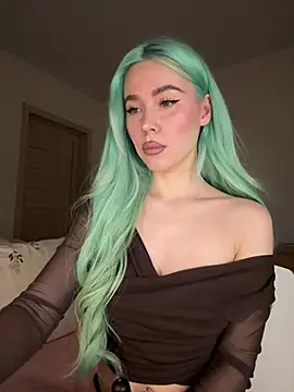 Snapshot of xDinnax chatting on 03/19/25, 05:28 xDinnax online show from 03/19/25, 05:28