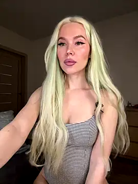 Snapshot of xDinnax chatting on 09/11/25, 02:28 xDinnax online show from 09/11/25, 02:28