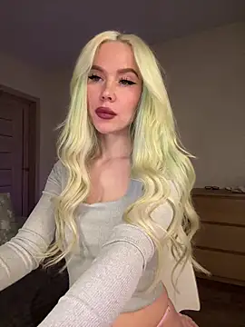 Snapshot of xDinnax chatting on 09/14/25, 07:35 xDinnax online show from 09/14/25, 07:35