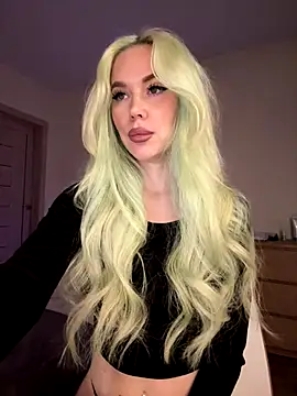 Snapshot of xDinnax chatting on 09/26/25, 03:49 xDinnax online show from 09/26/25, 03:49