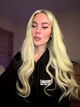 Snapshot of xDinnax chatting on 09/29/25, 05:51 xDinnax online show from 09/29/25, 05:51