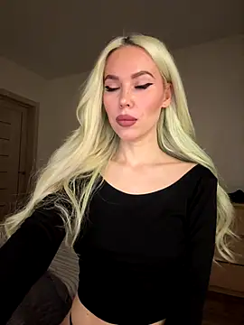 Snapshot of xDinnax chatting on 10/05/25, 02:48 xDinnax online show from 10/05/25, 02:48